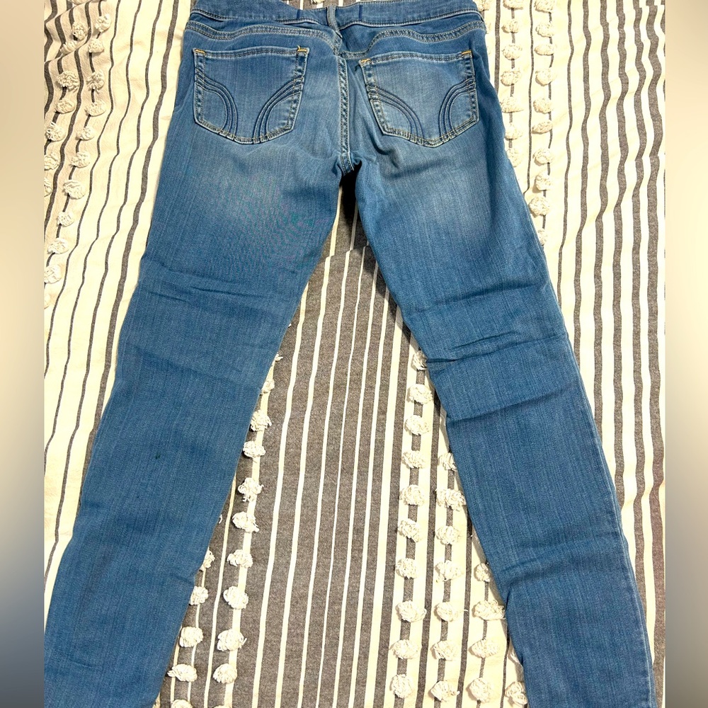 Hollister waist 28 or 7S stretchy material